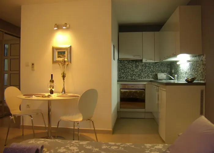 Lavender Apartment *